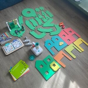 Lovevery The Connector Play Kit